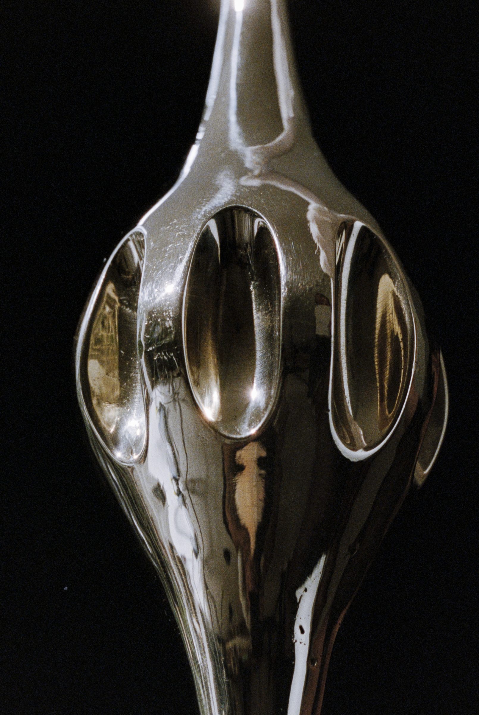 Harmonic Oscillator III, art by Pilar Zeta, polished bronze, 2026. Photo: Alberto Pinto Mora