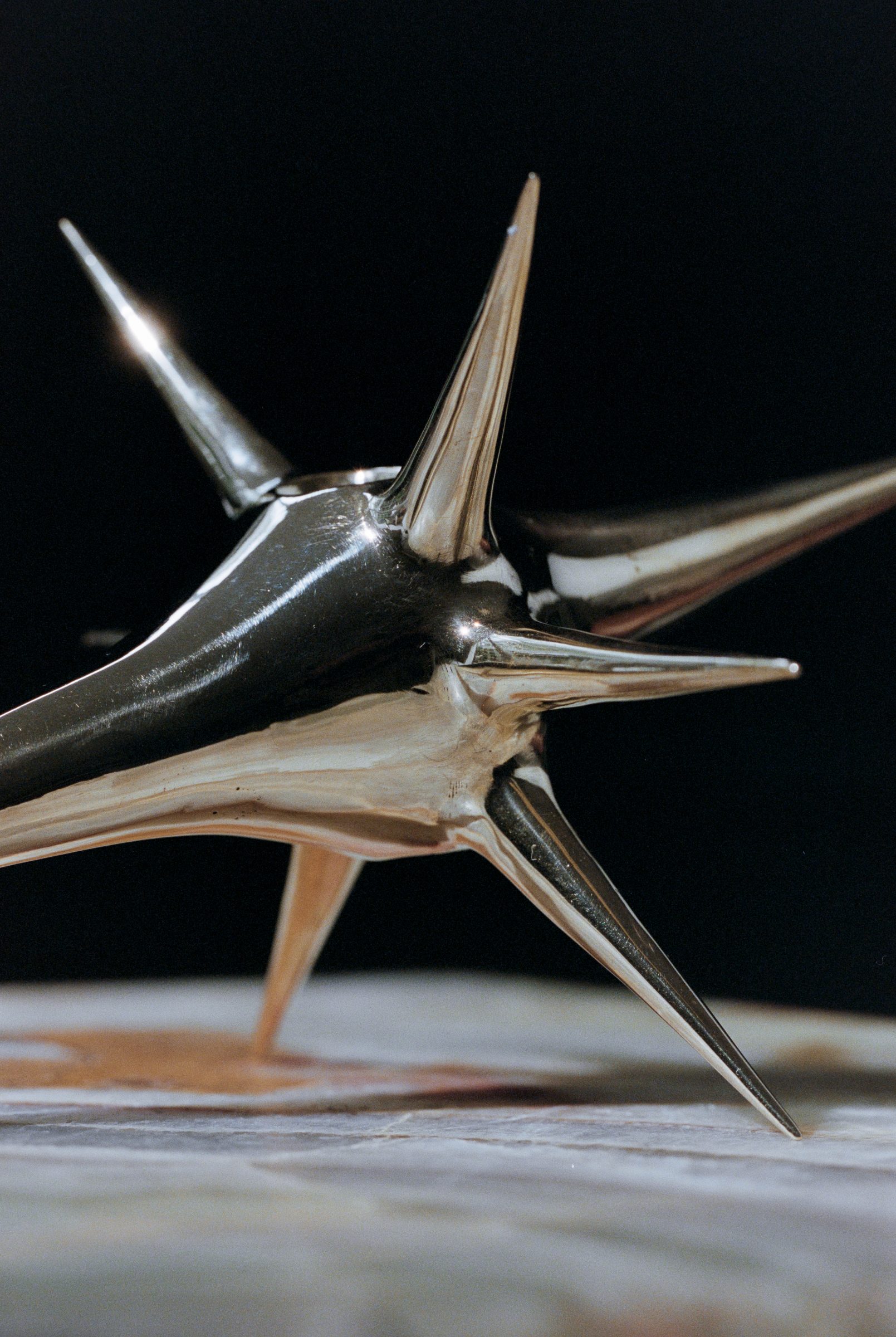 Harmonic Oscillator II, art by Pilar Zeta, polished bronze, 2026. Photo: Alberto Pinto Mora