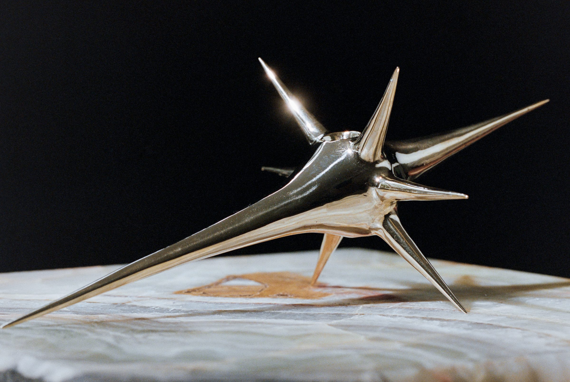 Harmonic Oscillator II, art by Pilar Zeta, polished bronze, 2026. Photo: Alberto Pinto Mora