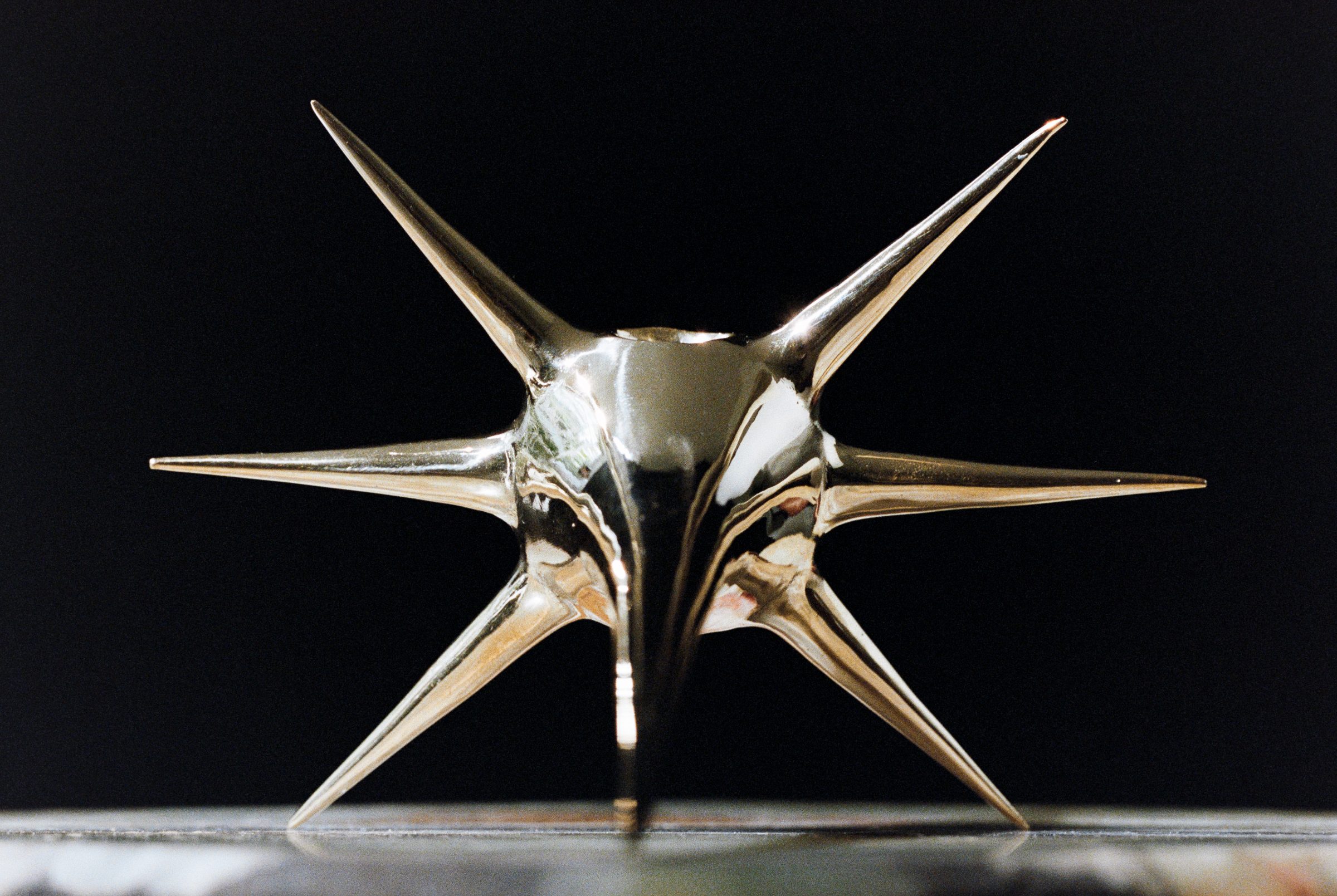 Harmonic Oscillator II, art by Pilar Zeta, polished bronze, 2026. Photo: Alberto Pinto Mora