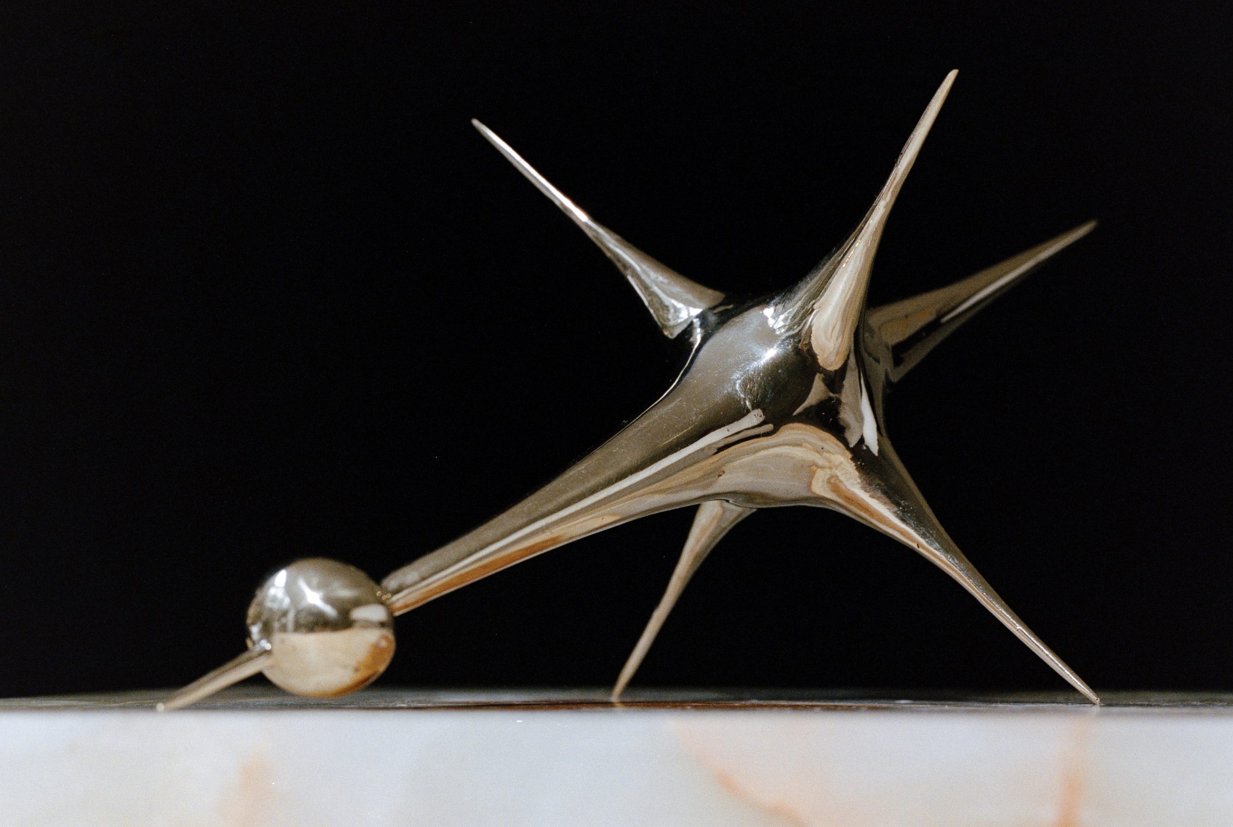 Harmonic Oscillator IV, art by Pilar Zeta, polished bronze, 2026. Photo: Alberto Pinto Mora