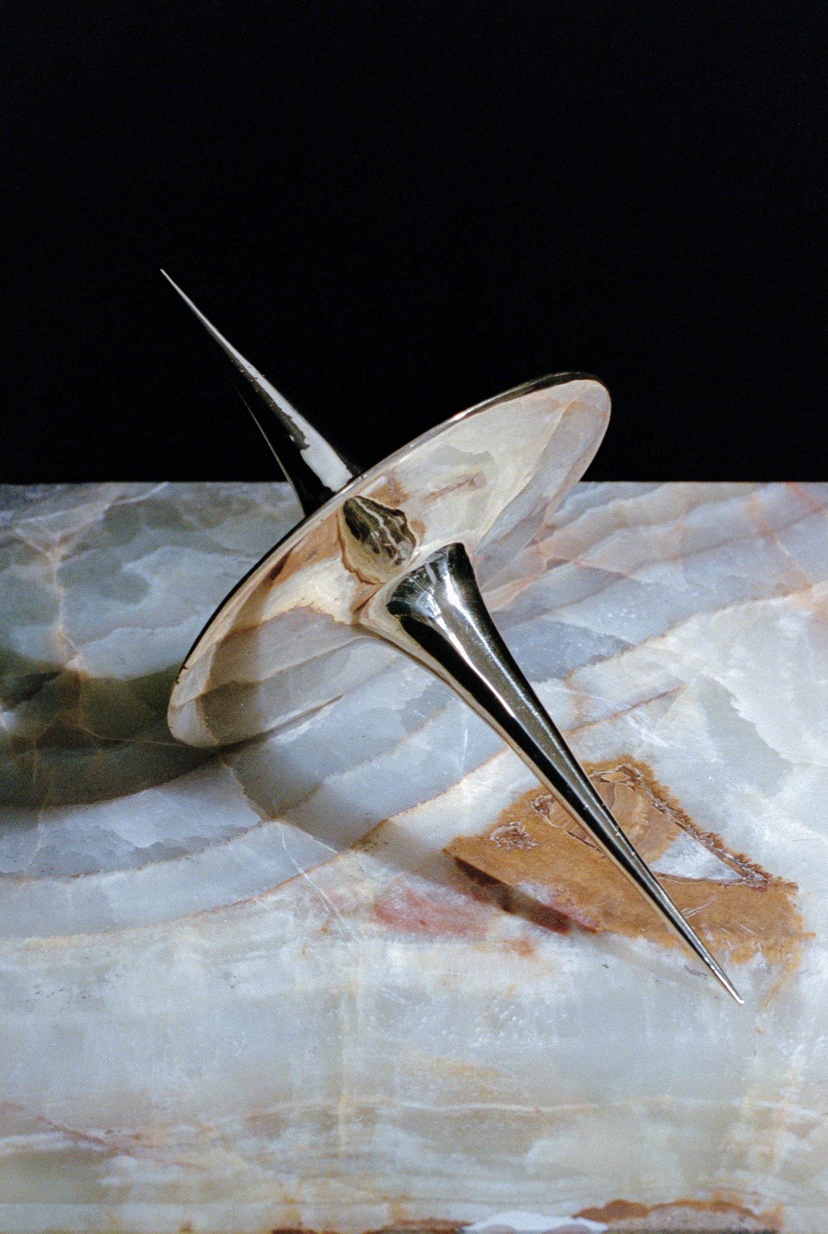 Harmonic Oscillator I, art by Pilar Zeta, polished bronze, 2026. Photo: Alberto Pinto Mora