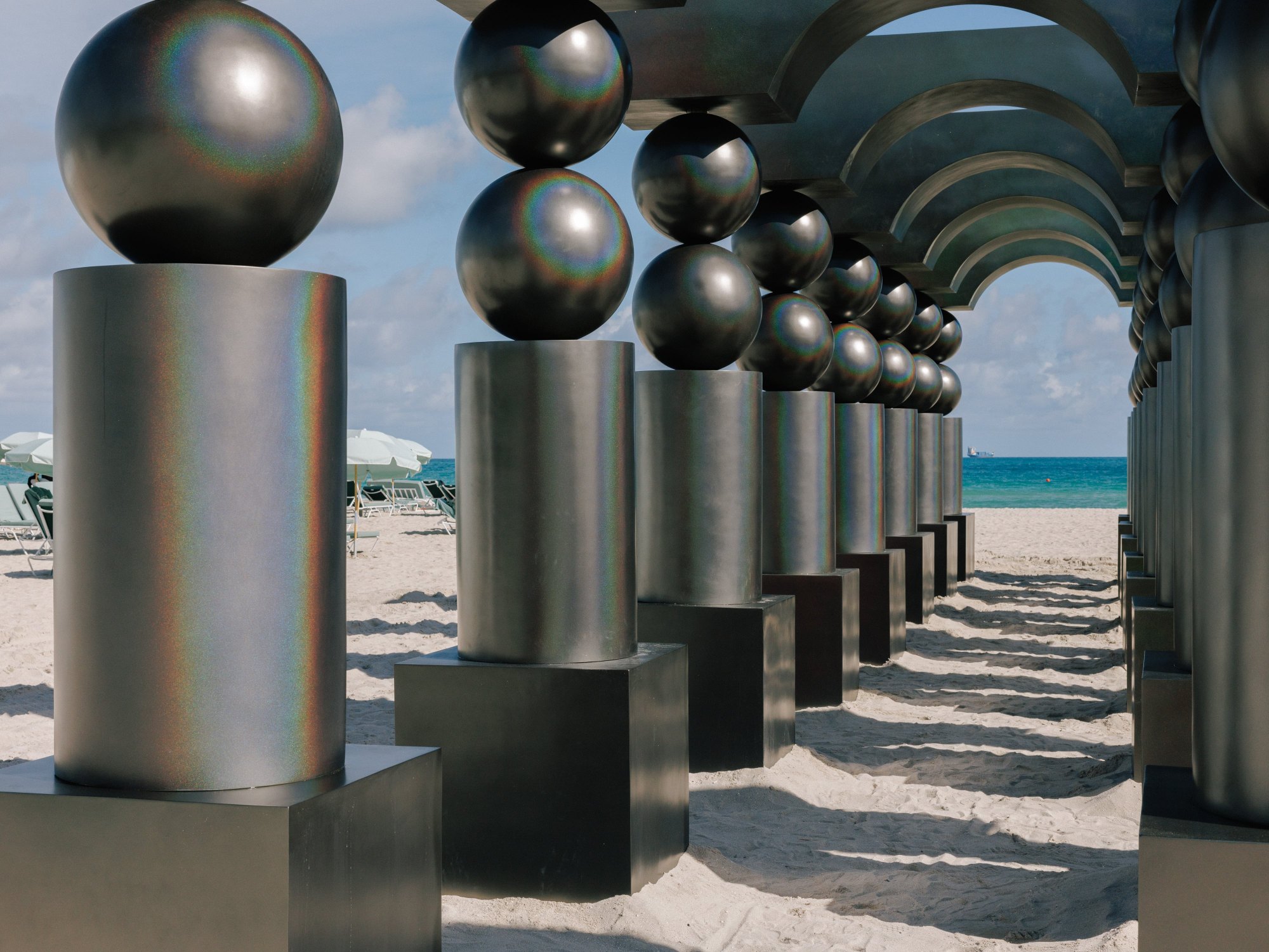 The Observer Effect, public art by Pilar Zeta, monumental portals in fiberglass and stainless steel, Miami Beach, 2025